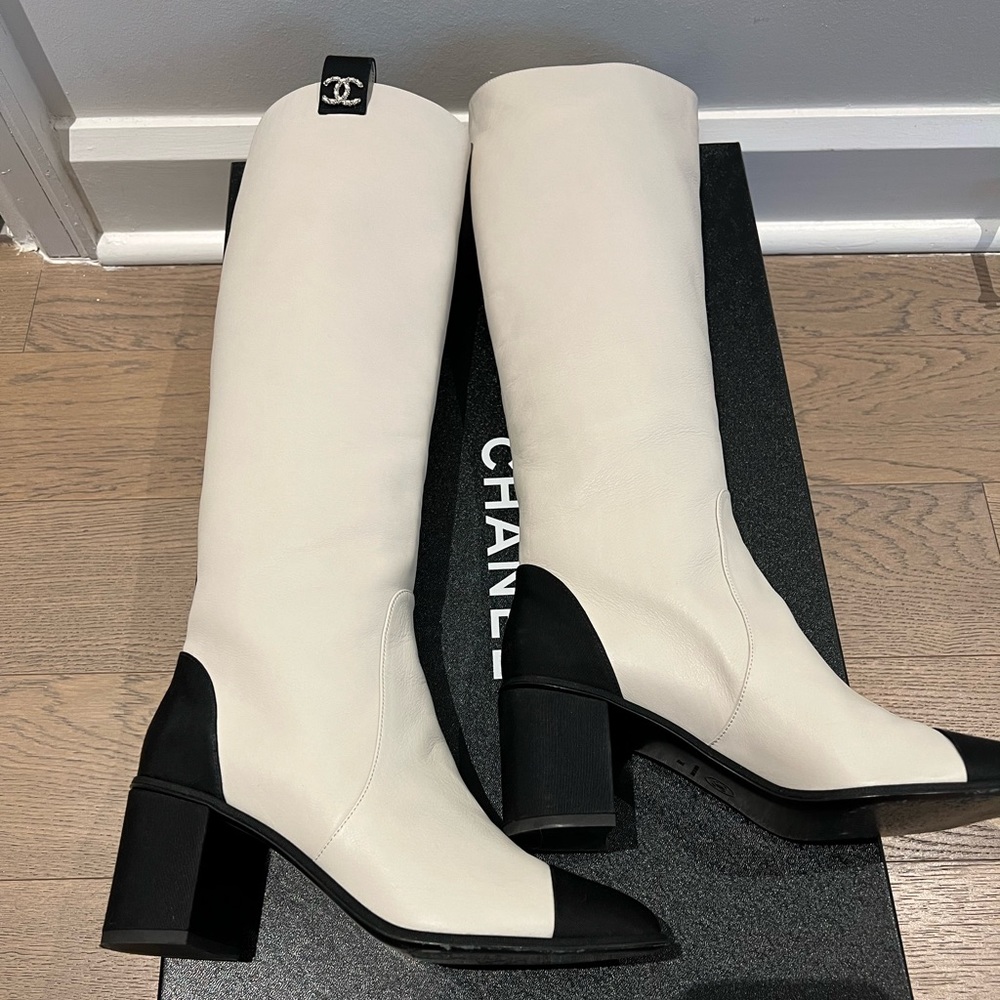 Chanel city rider boots black and white size 38